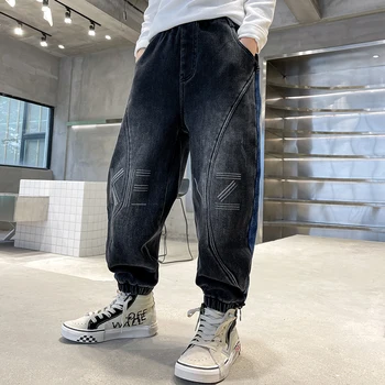 В 2023 году корейская версия осенних брюк для детей и мальчиков была дополнена джинсами и двухцветными джинсами в комплекте.